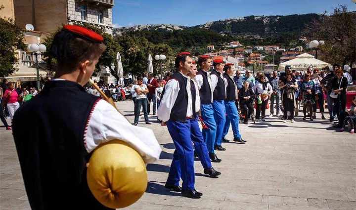 Nastopi folklora 10